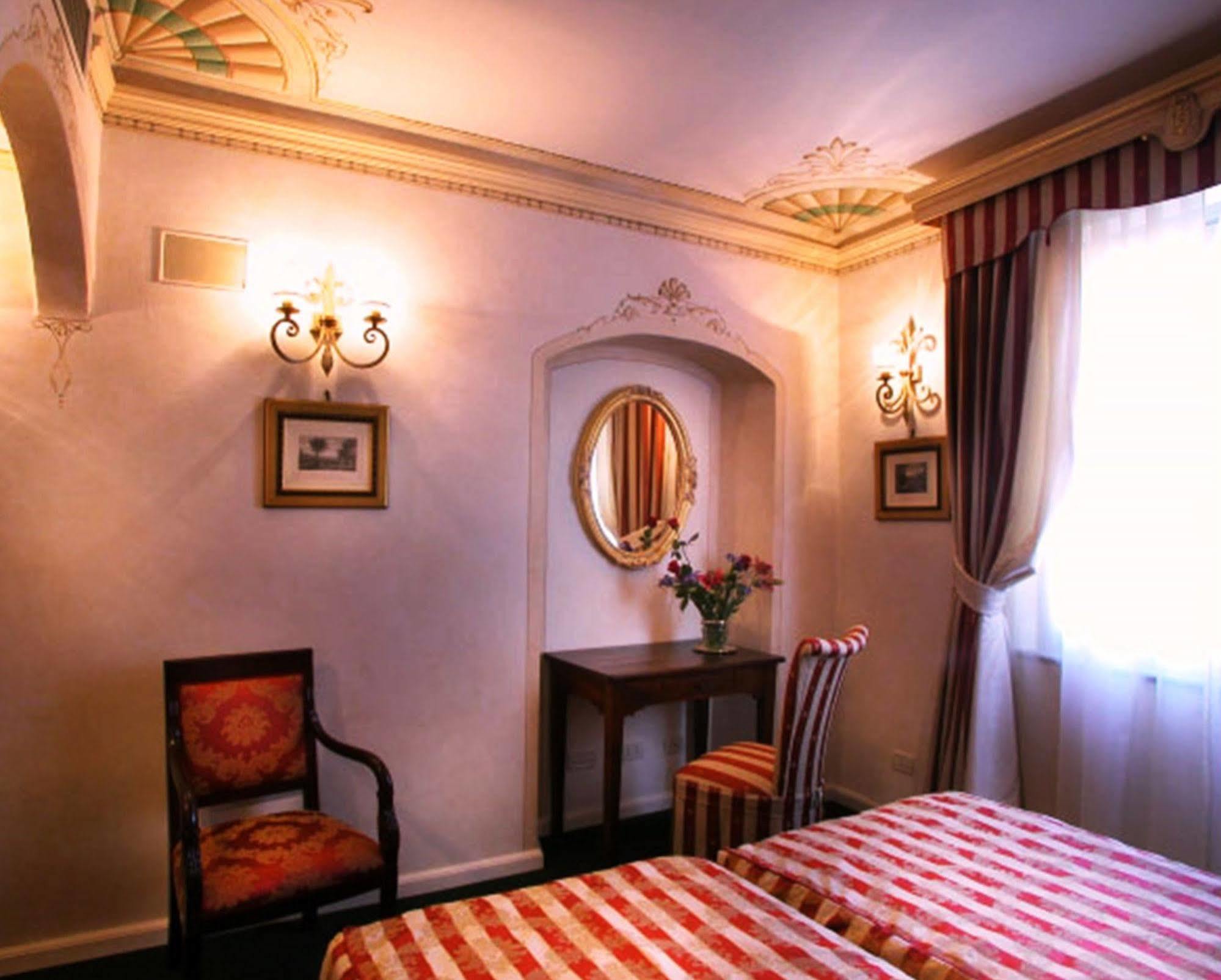 Hotel Relais Dell'Orologio Pisa Phòng bức ảnh